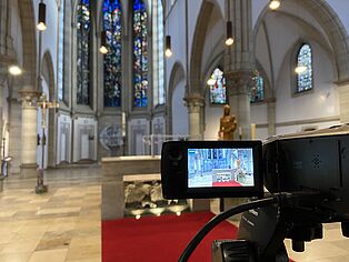 Livestream Kamera vor dem Altar in St. Augustinus